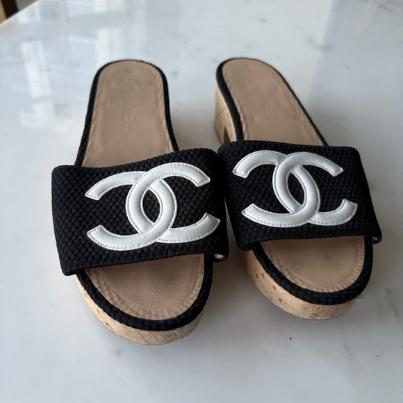 Chanel Black and White Slide Sandals Size 39.5 - Picture 14 of 16